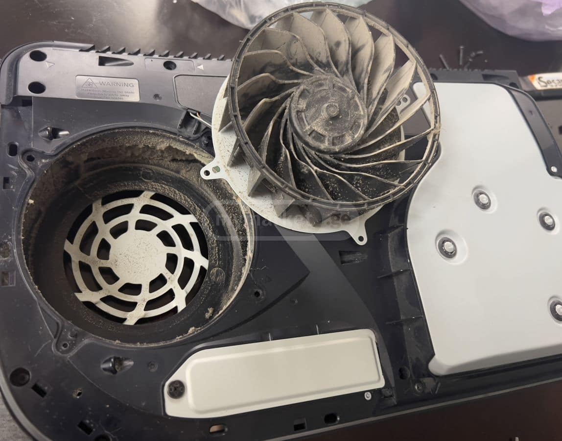 PlayStation 5 (PS5) - Byta fläkt inkl rengöring - Bild 2